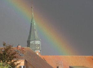 Krakow am See - Kirchturm mit Regenbogen